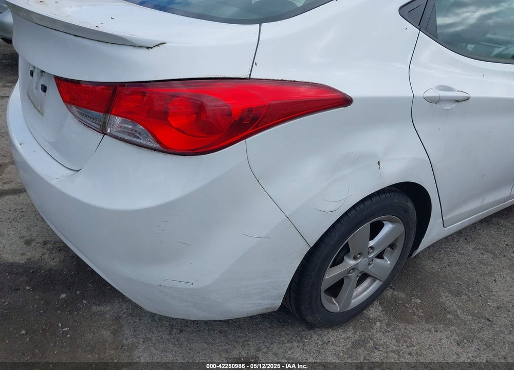 2012 HYUNDAI ELANTRA VIN: 5NPDH4AE3CH104372
