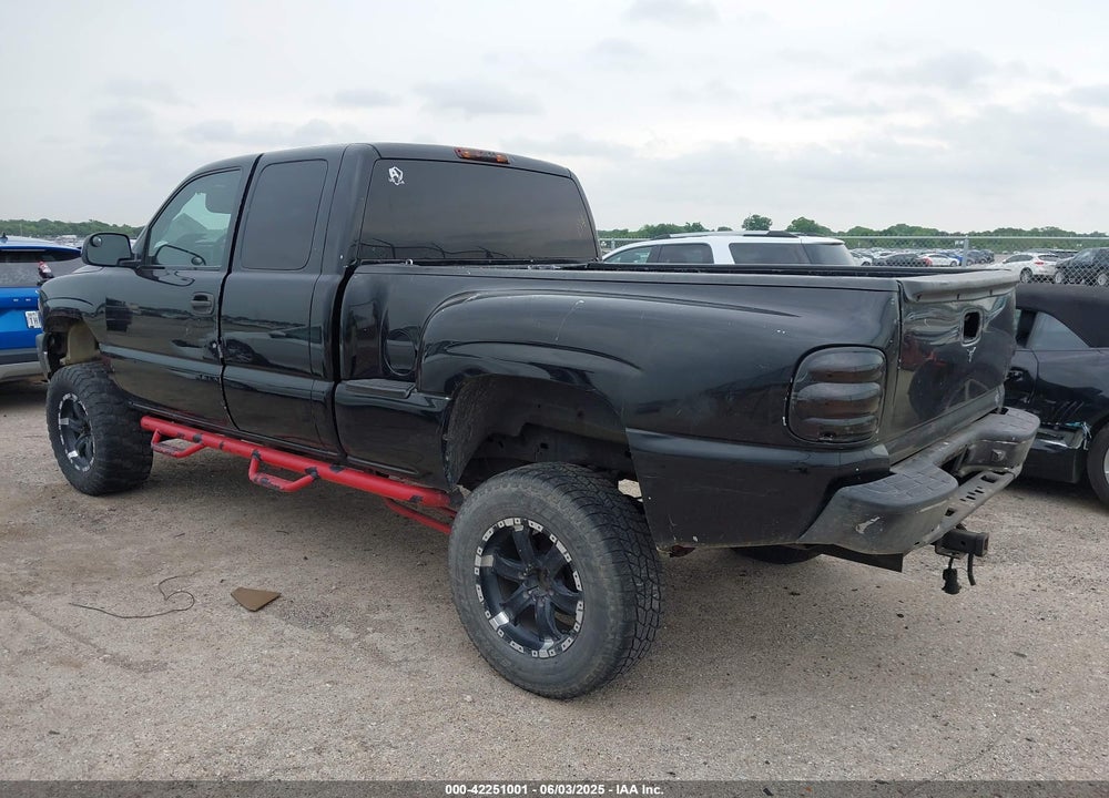 2000 CHEVROLET SILVERADO 1500 LS VIN: 2GCEK19T4Y1355840