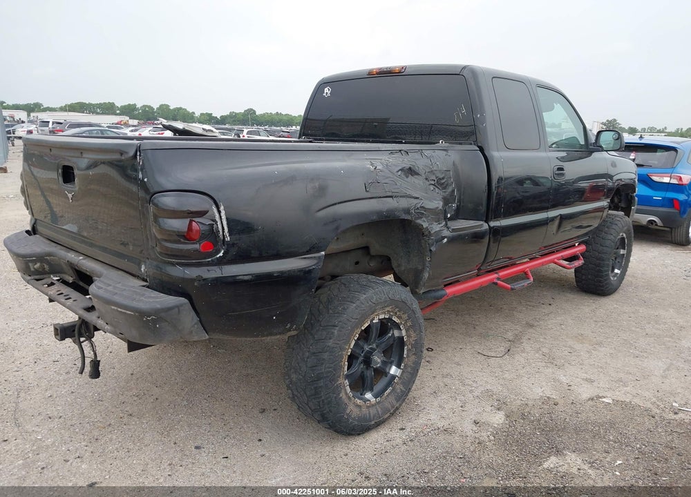 2000 CHEVROLET SILVERADO 1500 LS VIN: 2GCEK19T4Y1355840