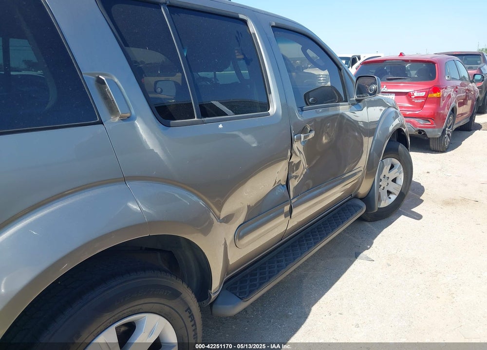 2005 NISSAN PATHFINDER LE VIN: 5N1AR18W65C742428