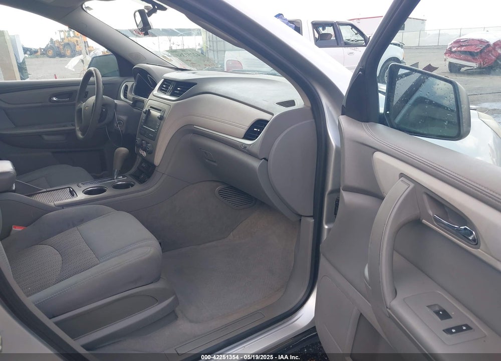 2015 CHEVROLET TRAVERSE LS VIN: 1GNKRFKD3FJ159607