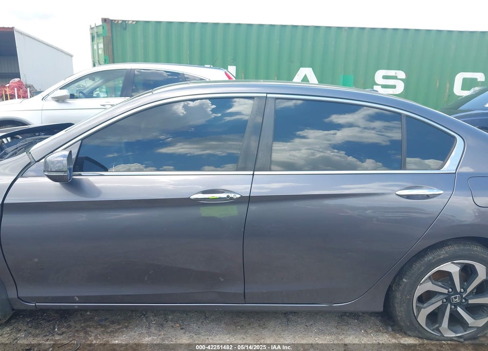 2016 HONDA ACCORD VIN: 1HGCR2F88GA130299