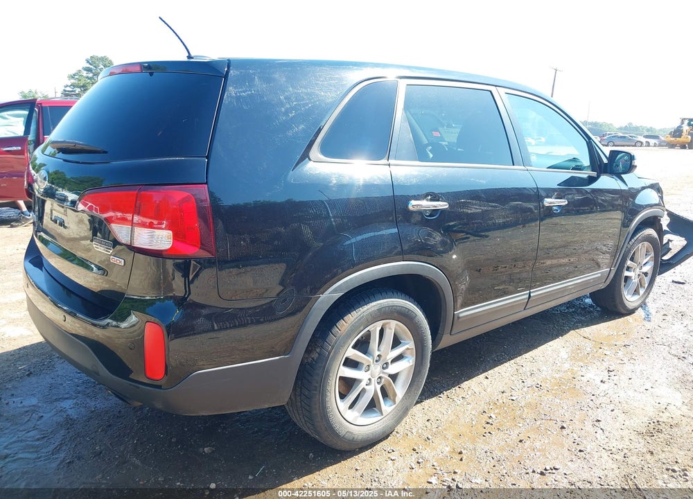 2015 KIA SORENTO VIN: 5XYKT3A66FG579602