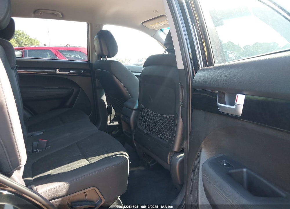 2015 KIA SORENTO VIN: 5XYKT3A66FG579602