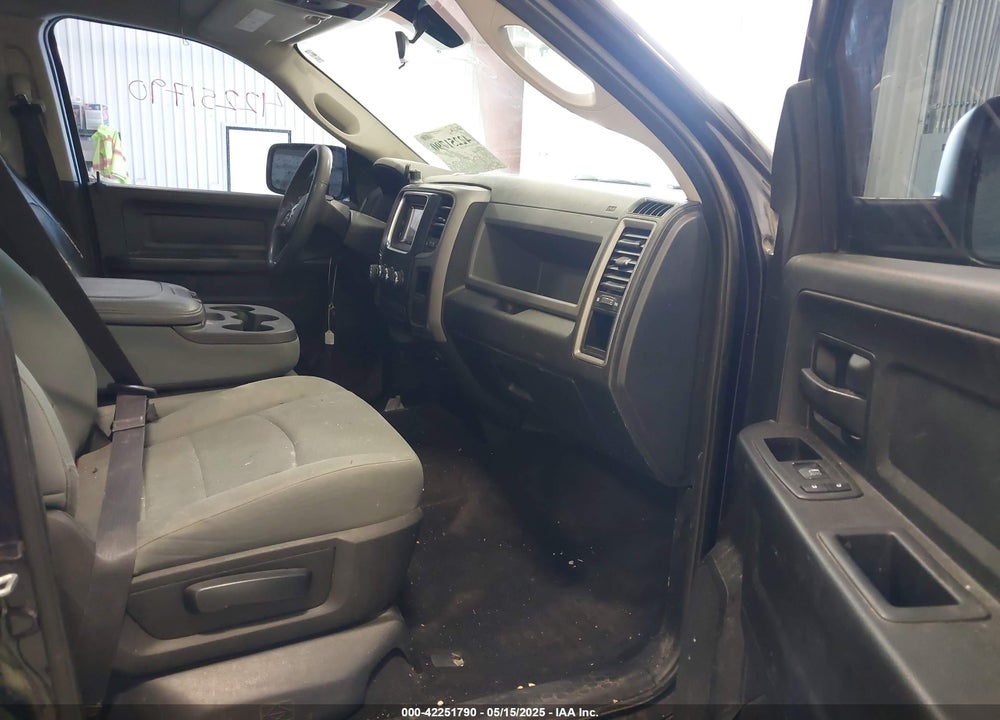 2017 RAM 1500 VIN: 1C6RR7KT2HS823601