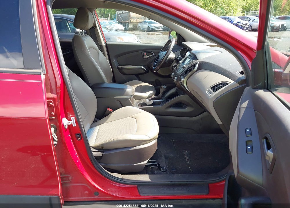 2014 HYUNDAI TUCSON SE VIN: KM8JU3AG8EU838682
