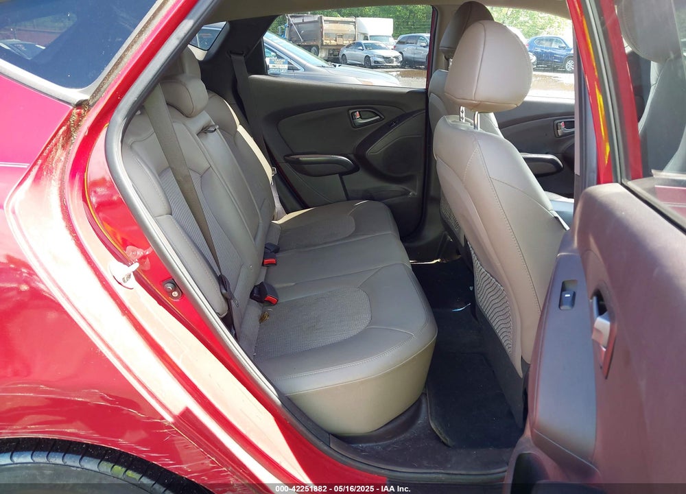 2014 HYUNDAI TUCSON SE VIN: KM8JU3AG8EU838682