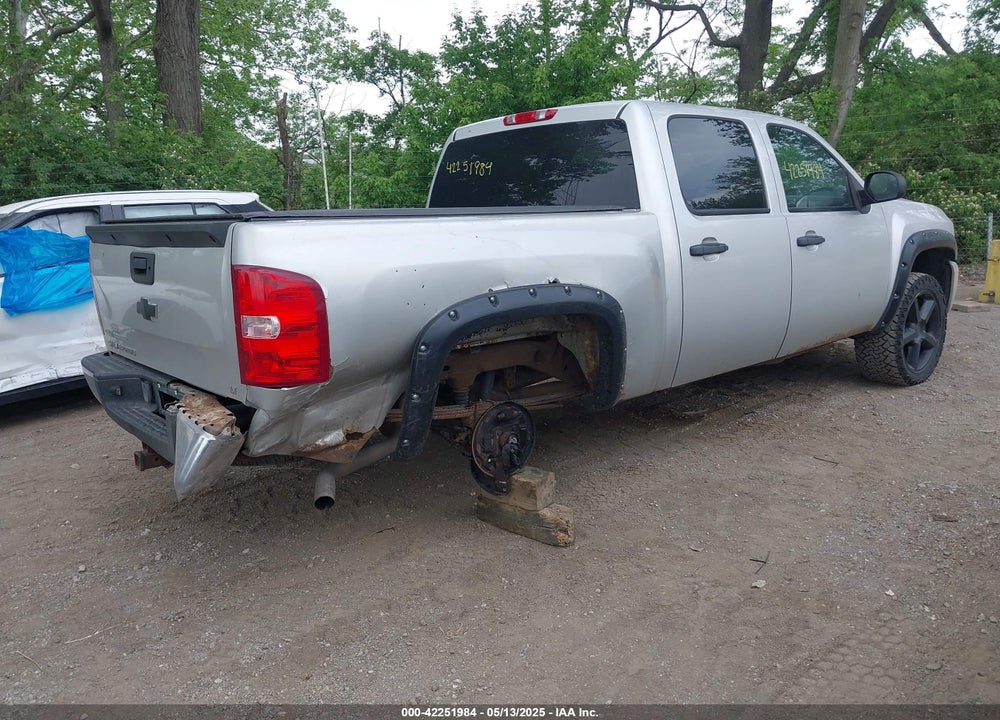 2011 CHEVROLET SILVERADO 1500 LT VIN: 3GCPKSE36BG137658