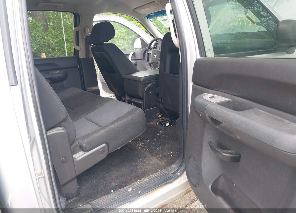 2011 CHEVROLET SILVERADO 1500 LT VIN: 3GCPKSE36BG137658