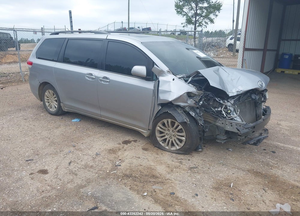 2012 TOYOTA SIENNA XLE V6 8 PASSENGER VIN: 5TDYK3DC8CS276589