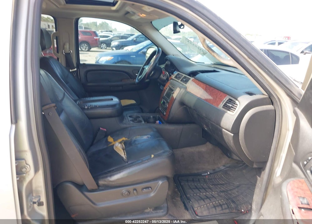 2008 CHEVROLET SUBURBAN VIN: 3GNFC16J88G209055
