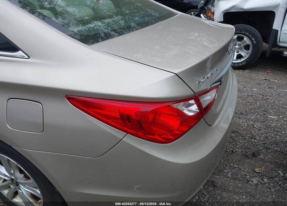 2011 HYUNDAI SONATA VIN: 5NPEB4AC2BH269543
