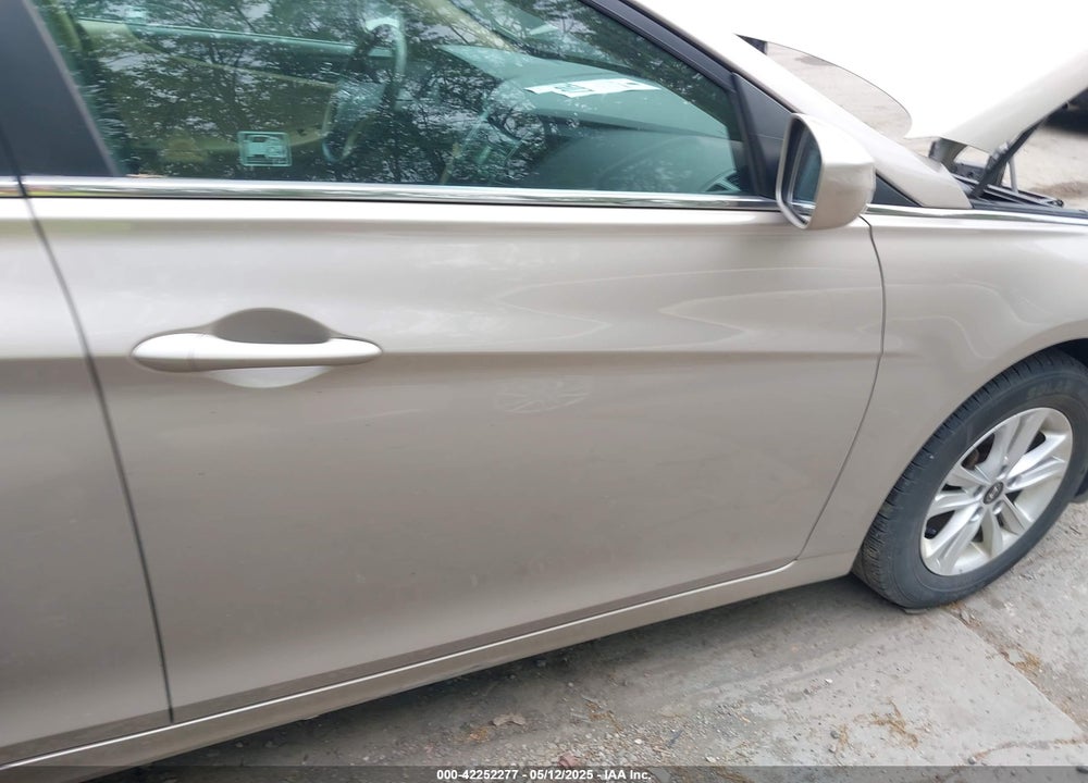 2011 HYUNDAI SONATA VIN: 5NPEB4AC2BH269543
