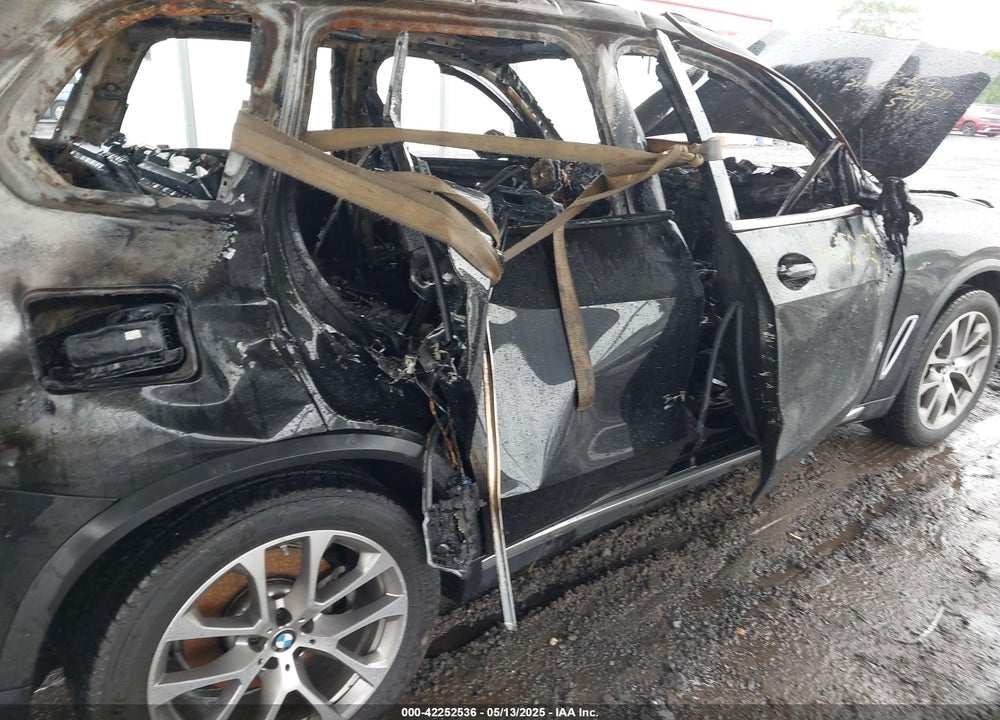 2022 BMW X5 VIN: 5UXCR6C04N9K85076