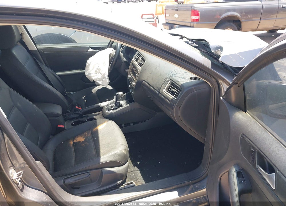 2012 VOLKSWAGEN JETTA VIN: 3VWDX7AJXCM411370