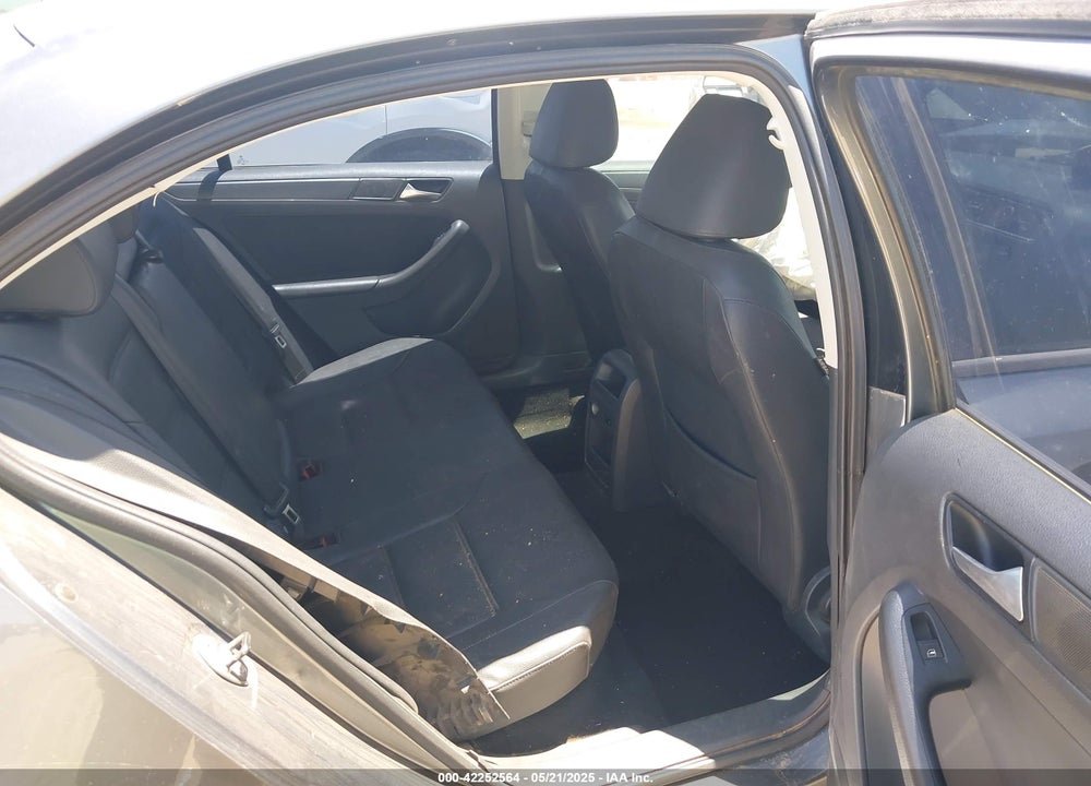 2012 VOLKSWAGEN JETTA VIN: 3VWDX7AJXCM411370