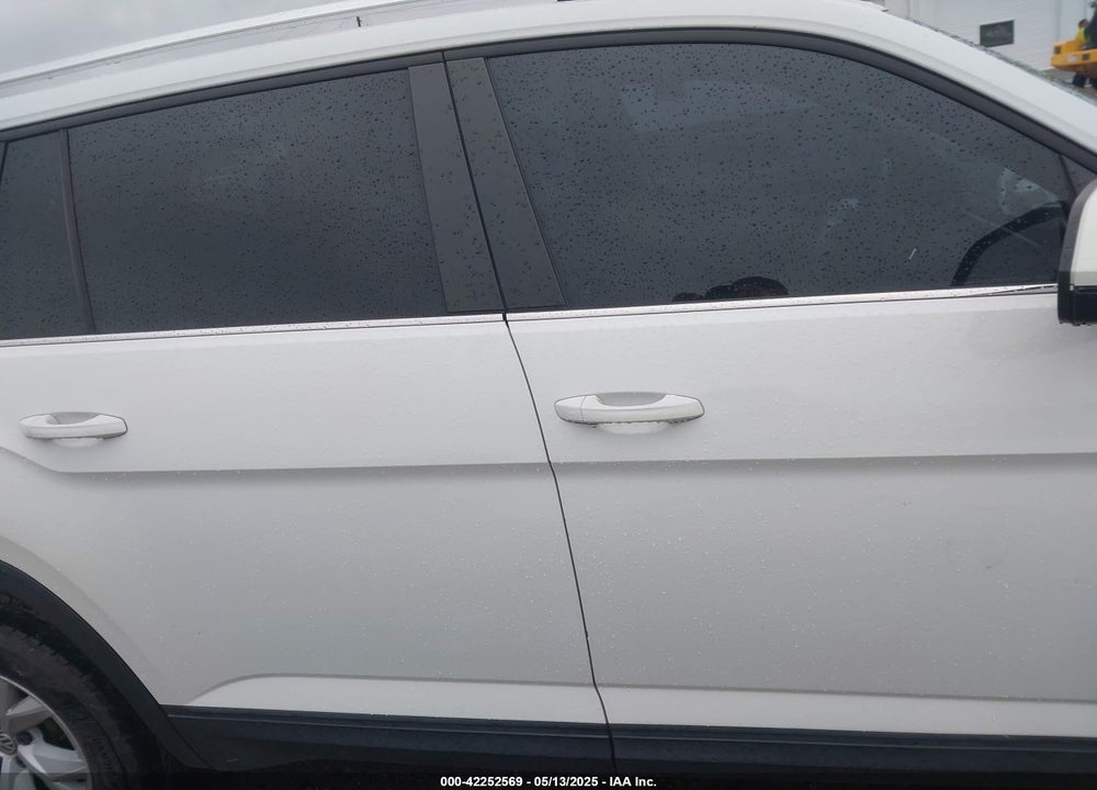 2018 VOLKSWAGEN ATLAS VIN: 1V2BR2CA2JC512016