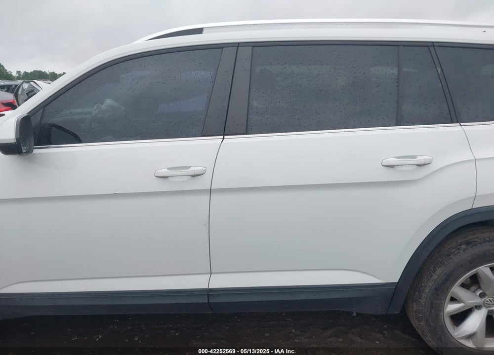 2018 VOLKSWAGEN ATLAS VIN: 1V2BR2CA2JC512016