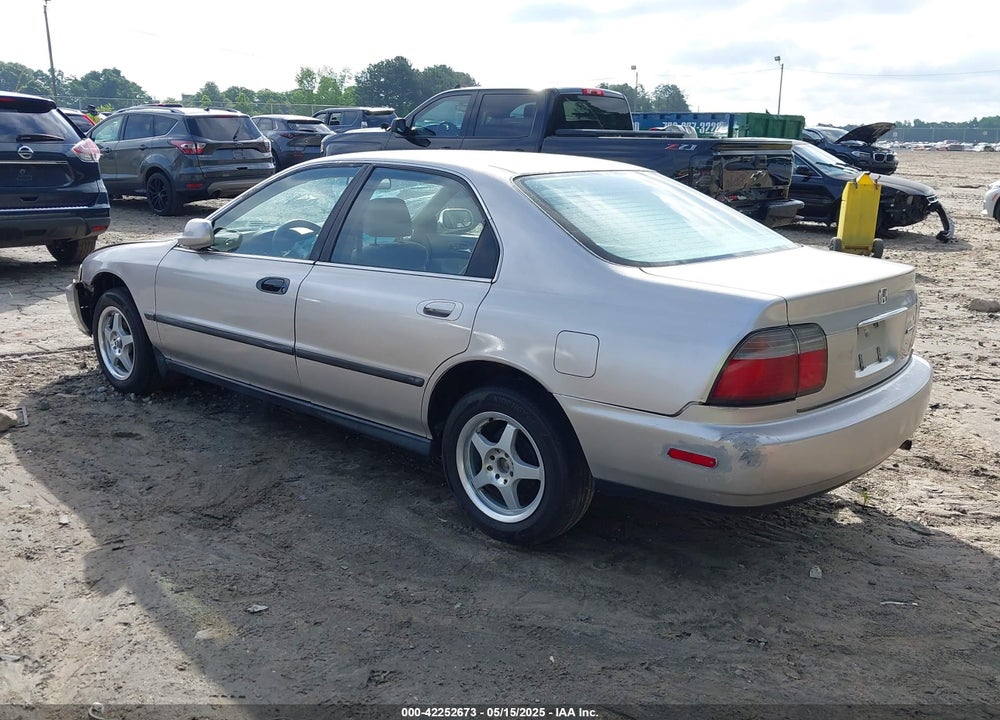 1996 HONDA ACCORD LX/EX VIN: 1HGCD563XTA267789