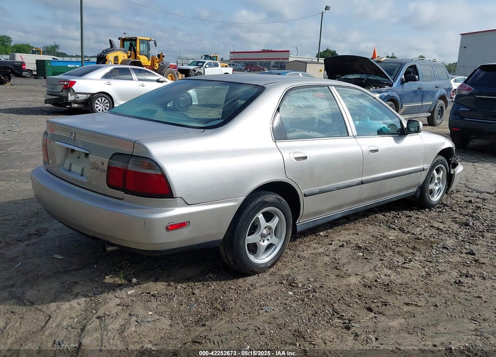 1996 HONDA ACCORD LX/EX VIN: 1HGCD563XTA267789