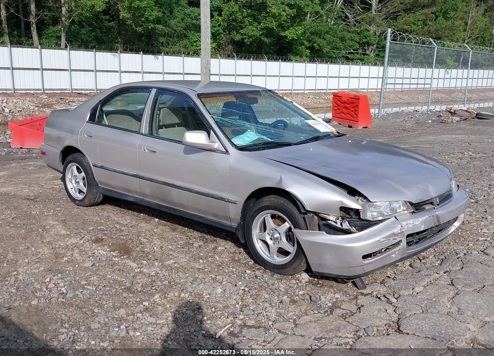 1996 HONDA ACCORD LX/EX VIN: 1HGCD563XTA267789