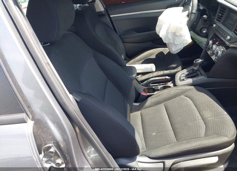 2019 HYUNDAI ELANTRA VIN: KMHD74LF1KU777590