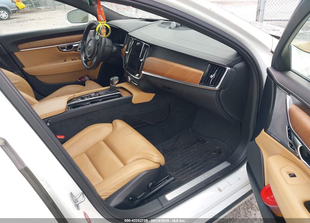 2017 VOLVO S90 VIN: YV1A22MLXH1008010