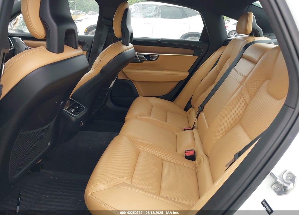 2017 VOLVO S90 VIN: YV1A22MLXH1008010