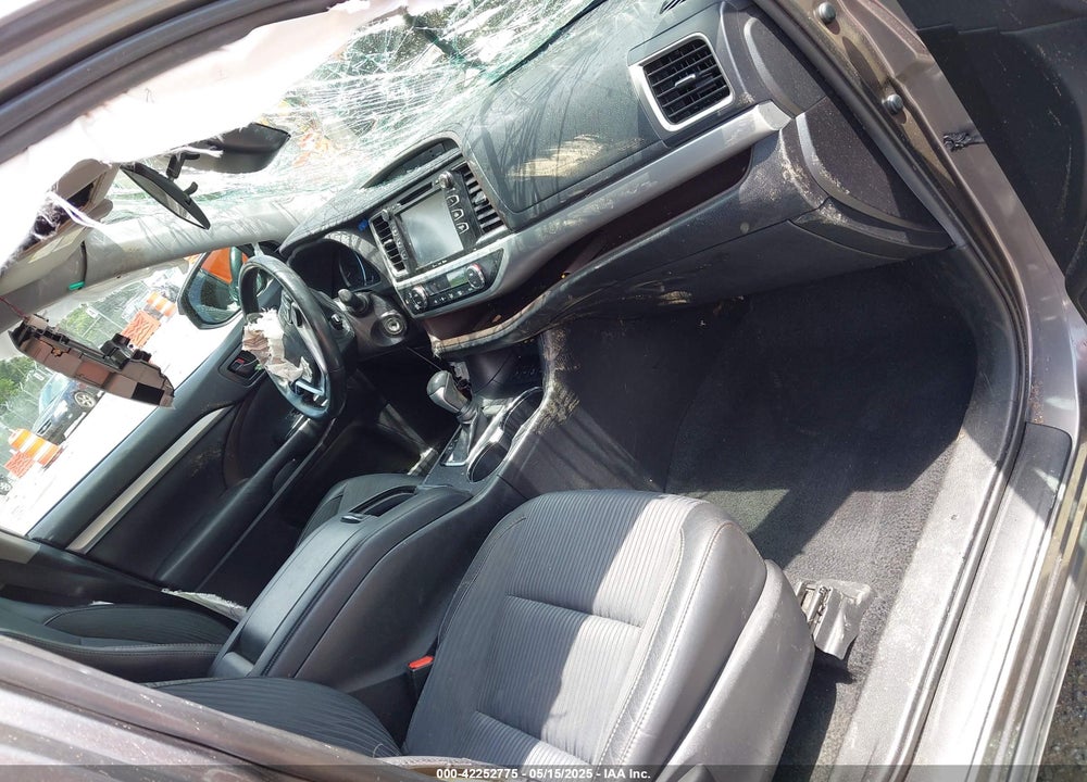 2019 TOYOTA HIGHLANDER VIN: 5TDBZRFH5KS722354