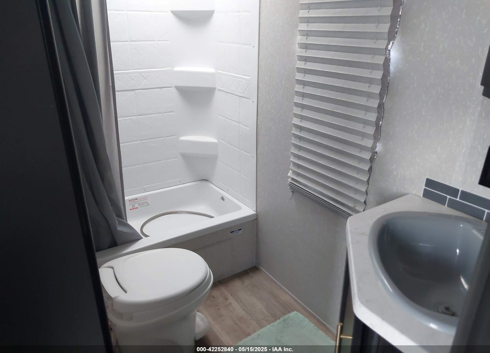 2022 FOREST RIVER OTHER VIN: 4X4TCKB23NX157061