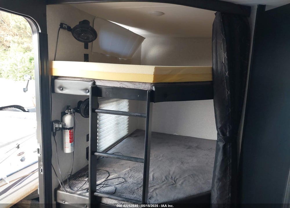 2022 FOREST RIVER OTHER VIN: 4X4TCKB23NX157061