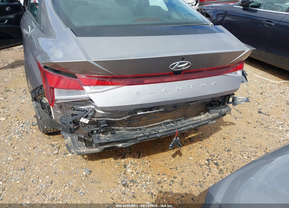 2023 HYUNDAI ELANTRA VIN: KMHLM4AG8PU555989