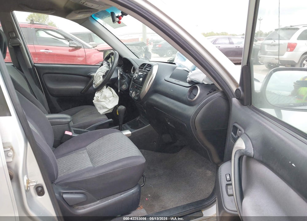 2005 TOYOTA RAV4 VIN: JTEGD20V150054582