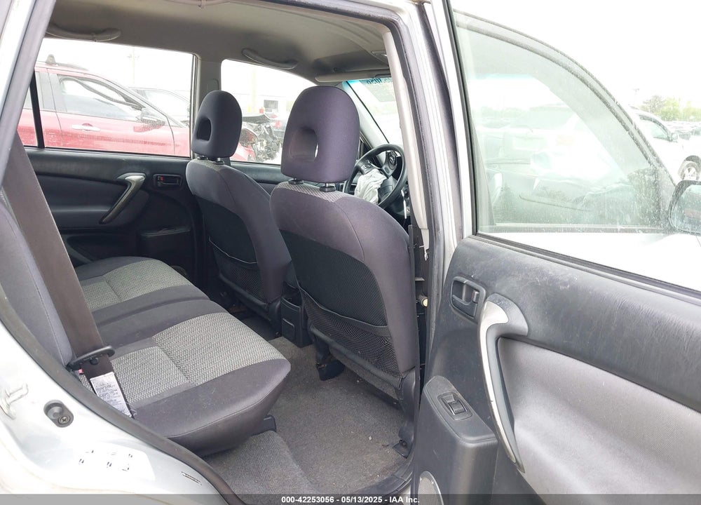 2005 TOYOTA RAV4 VIN: JTEGD20V150054582