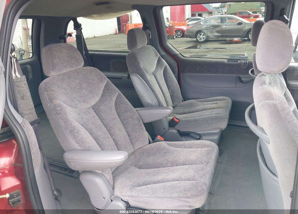 2000 DODGE GRAND CARAVAN ES VIN: 1B4GP74L5YB705834
