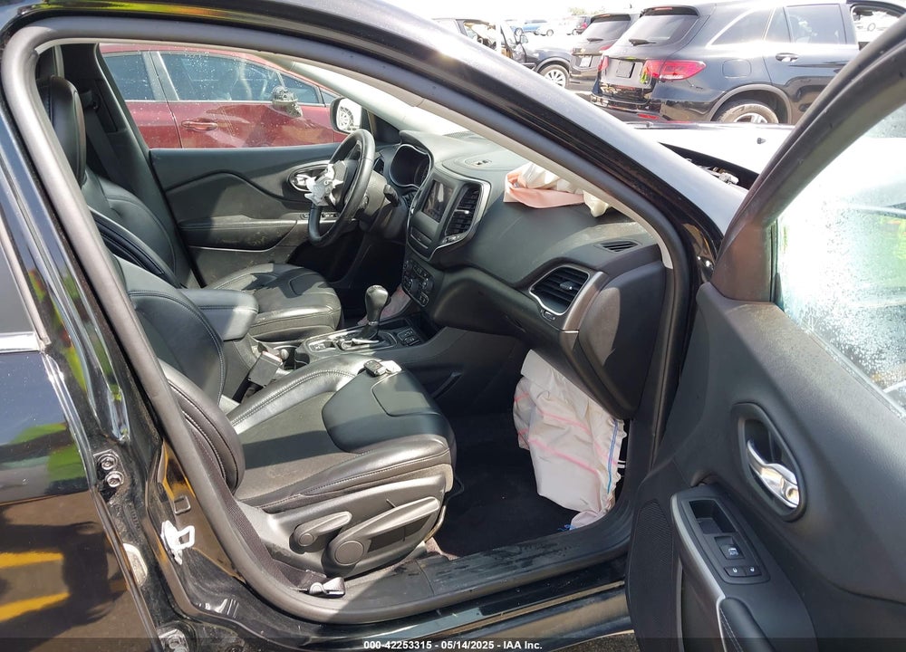 2019 JEEP CHEROKEE LATITUDE PLUS FWD VIN: 1C4PJLLB1KD154206