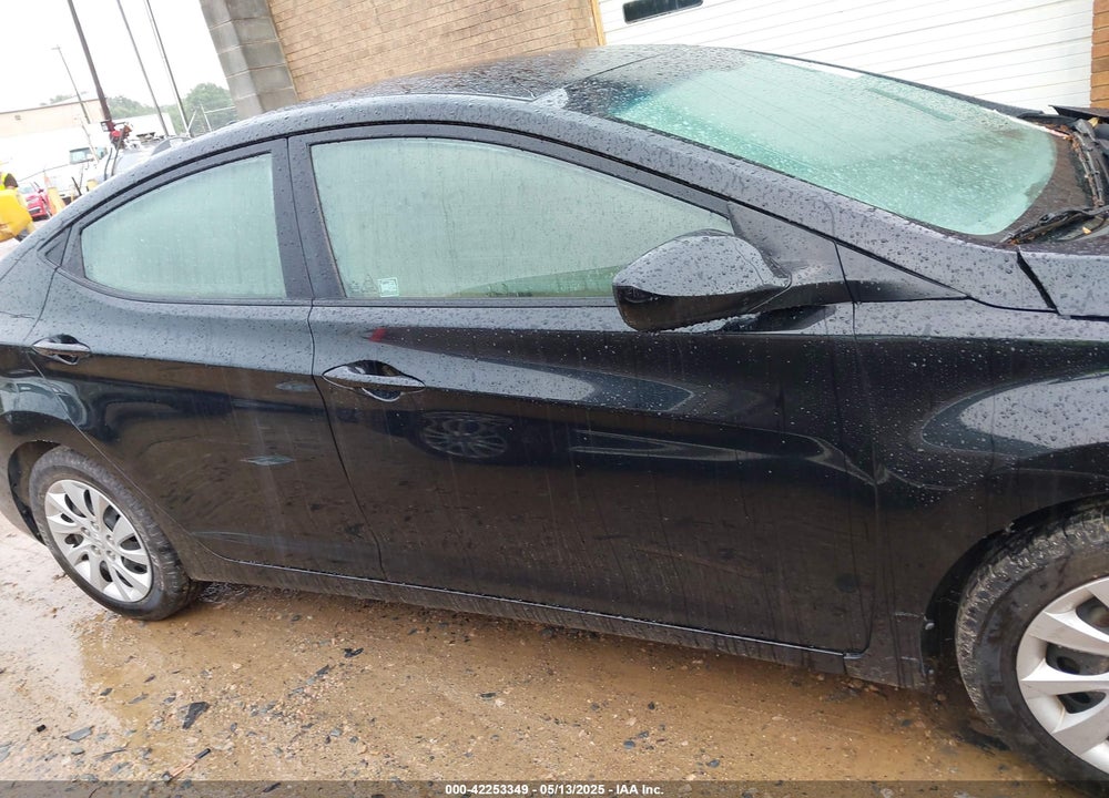 2012 HYUNDAI ELANTRA VIN: 5NPDH4AE8CH077105