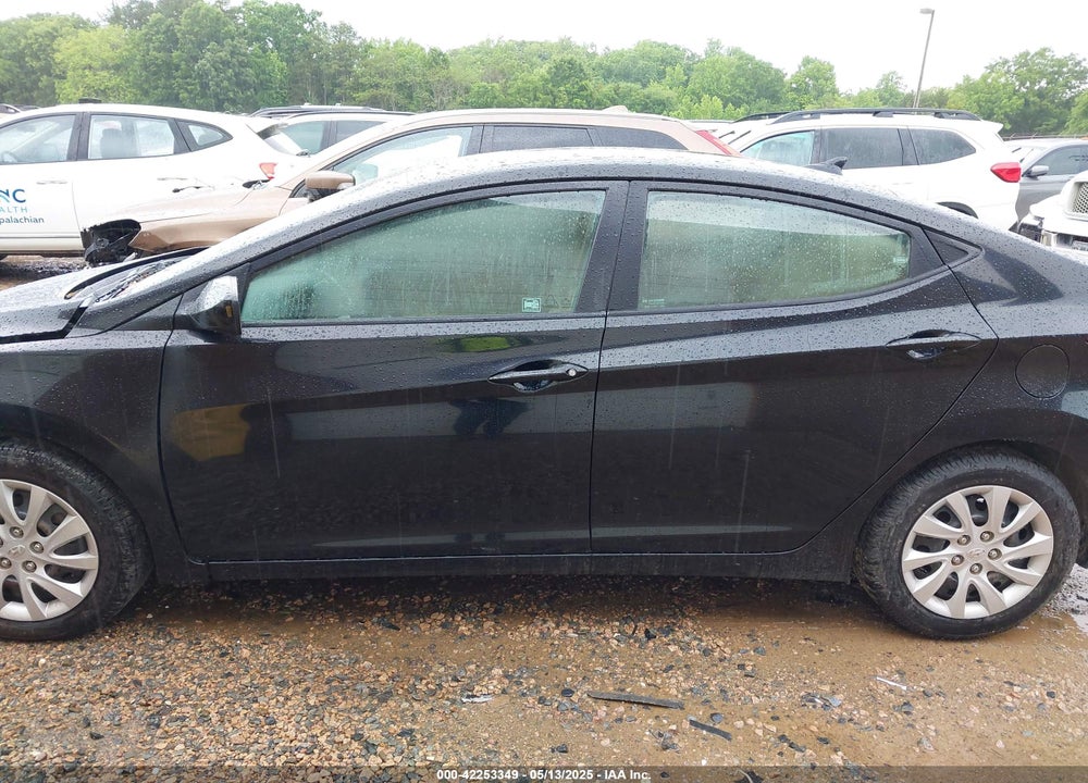 2012 HYUNDAI ELANTRA VIN: 5NPDH4AE8CH077105