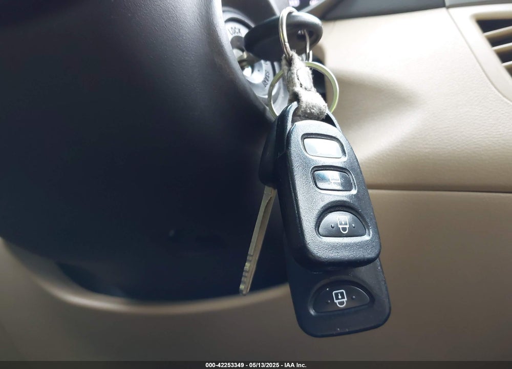 2012 HYUNDAI ELANTRA VIN: 5NPDH4AE8CH077105