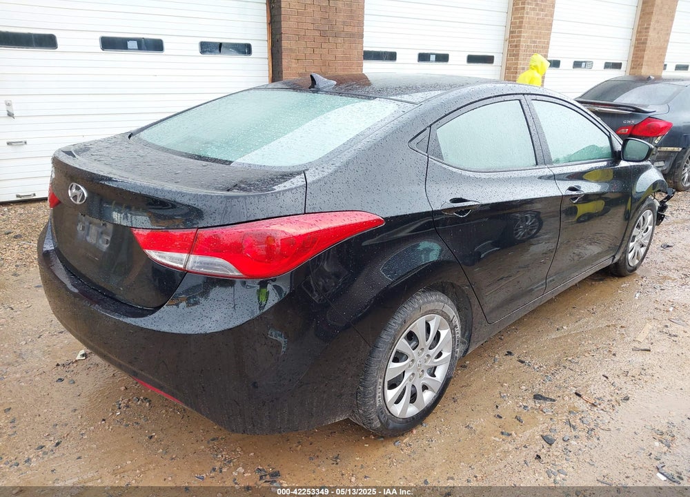 2012 HYUNDAI ELANTRA VIN: 5NPDH4AE8CH077105