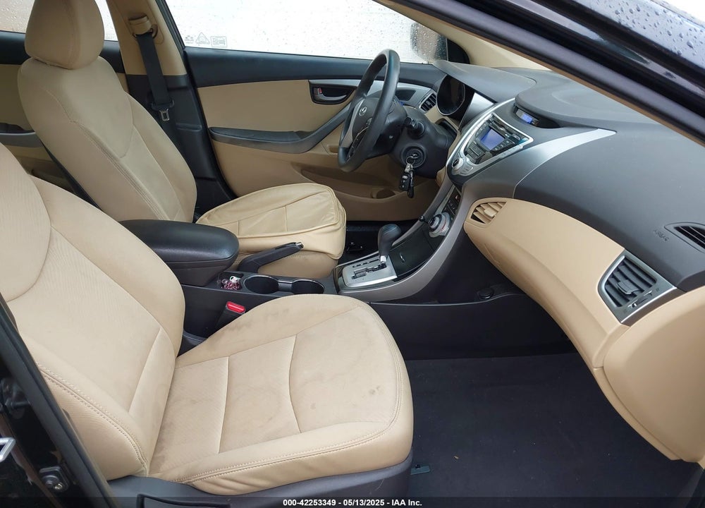 2012 HYUNDAI ELANTRA VIN: 5NPDH4AE8CH077105