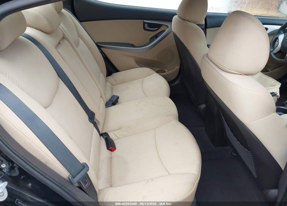 2012 HYUNDAI ELANTRA VIN: 5NPDH4AE8CH077105
