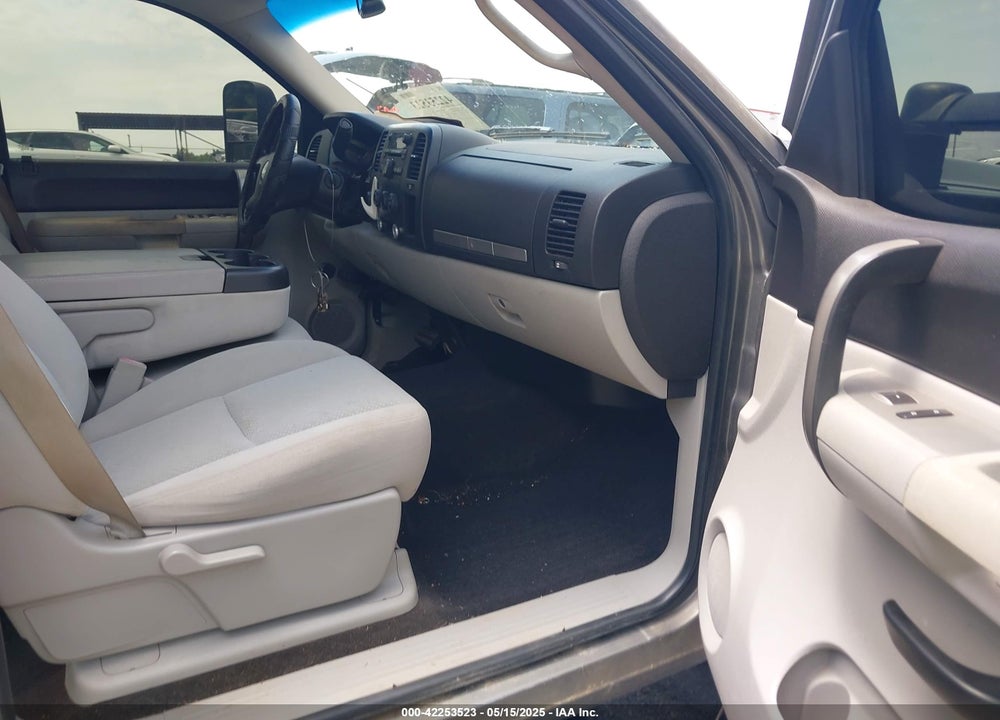 2008 CHEVROLET SILVERADO 2500HD VIN: 1GCHK236X8F106036