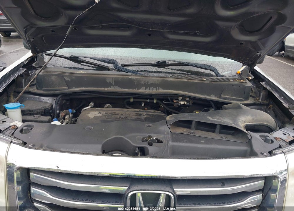 2014 HONDA PILOT LX VIN: 5FNYF4H27EB004568