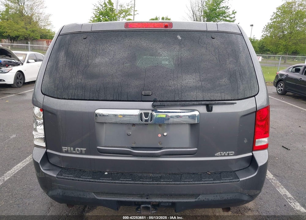 2014 HONDA PILOT LX VIN: 5FNYF4H27EB004568