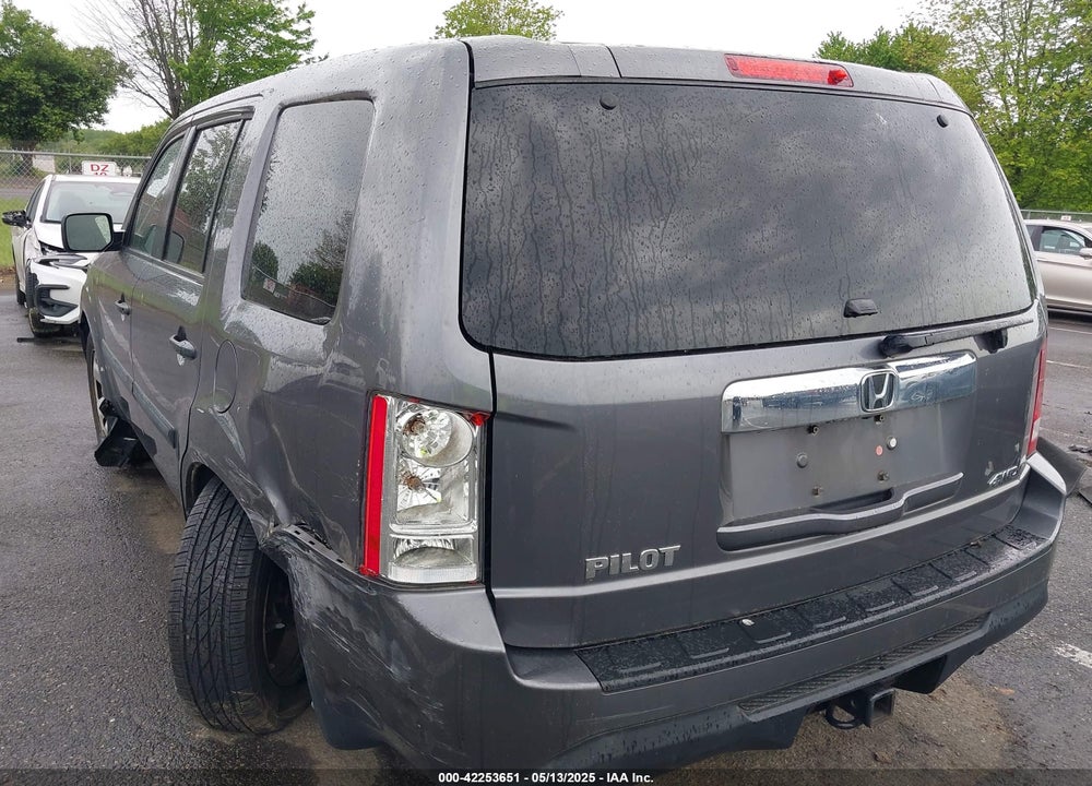2014 HONDA PILOT LX VIN: 5FNYF4H27EB004568