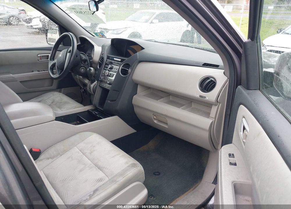 2014 HONDA PILOT LX VIN: 5FNYF4H27EB004568