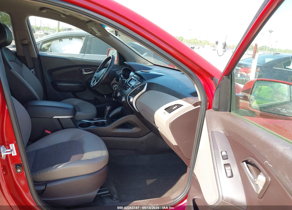 2012 HYUNDAI TUCSON VIN: KM8JUCAC8CU490781