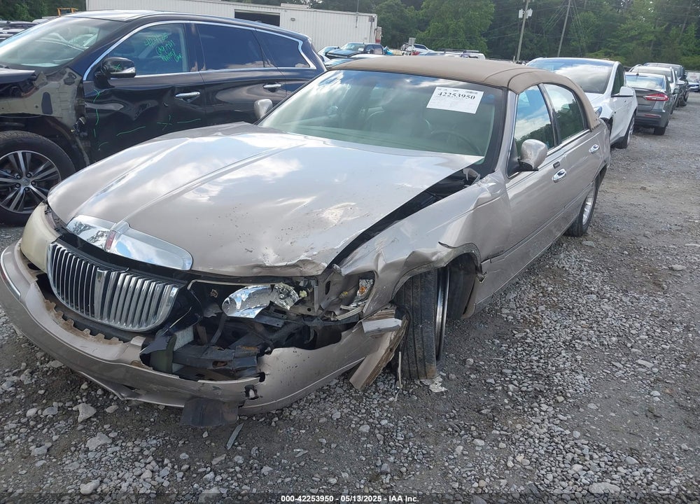 2001 LINCOLN TOWN CAR EXECUTIVE VIN: 1LNHM81W61Y685421