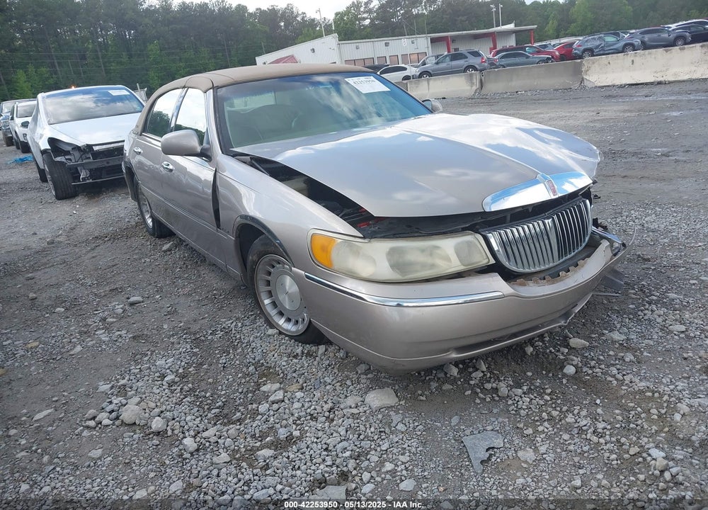 2001 LINCOLN TOWN CAR EXECUTIVE VIN: 1LNHM81W61Y685421